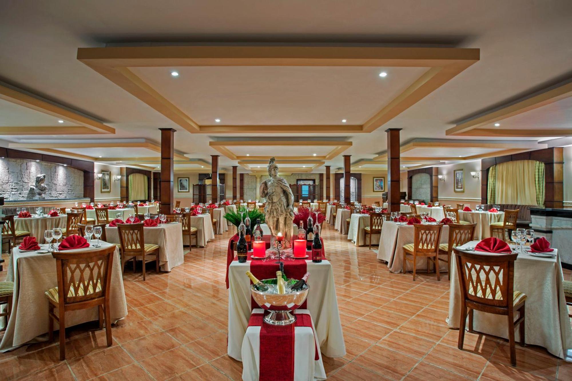 Sultan Gardens Resort Sharm El Sheikh Esterno foto The restaurant of the Nile Dream