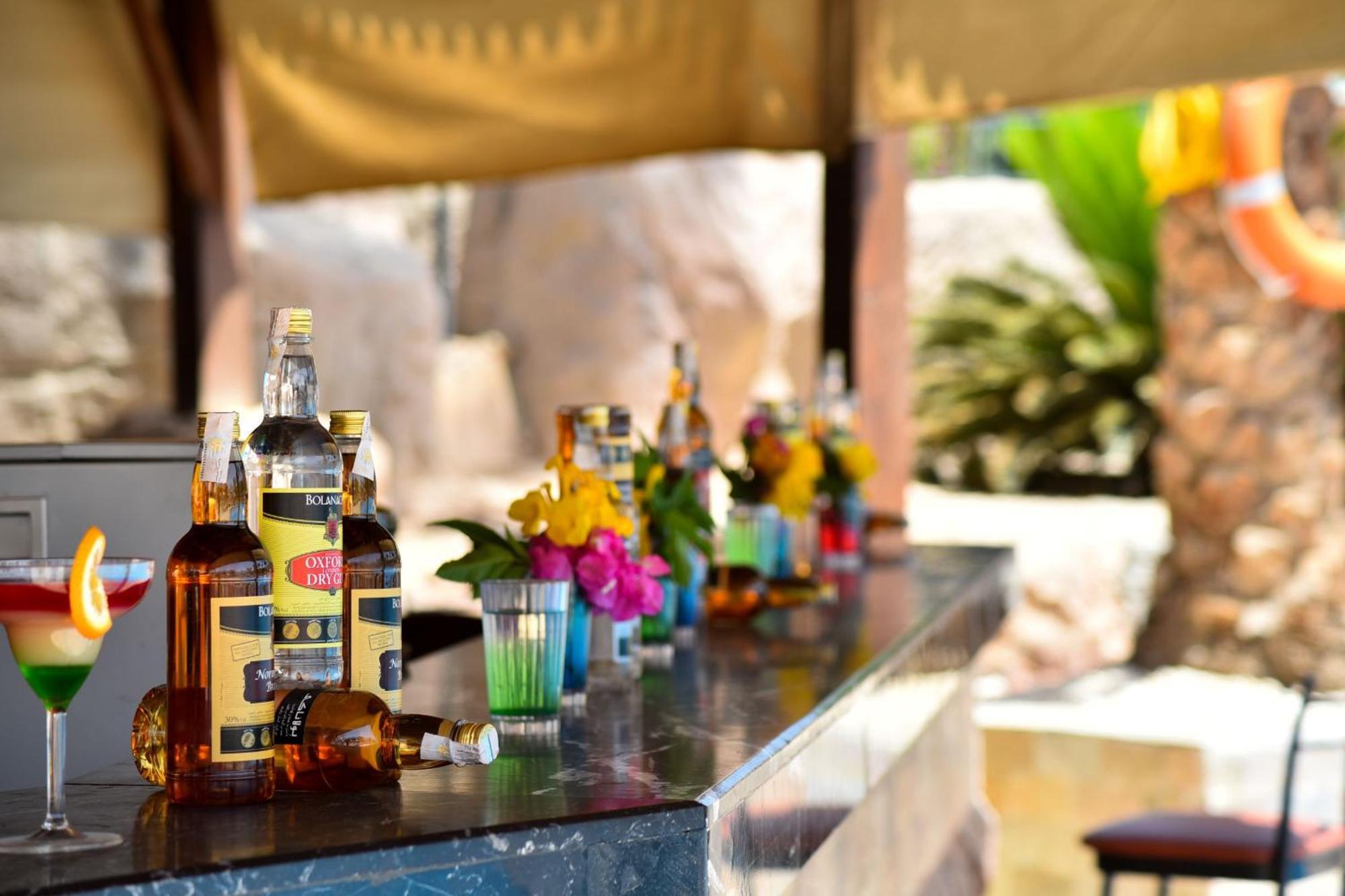 Sultan Gardens Resort Sharm El Sheikh Esterno foto A bar at a resort