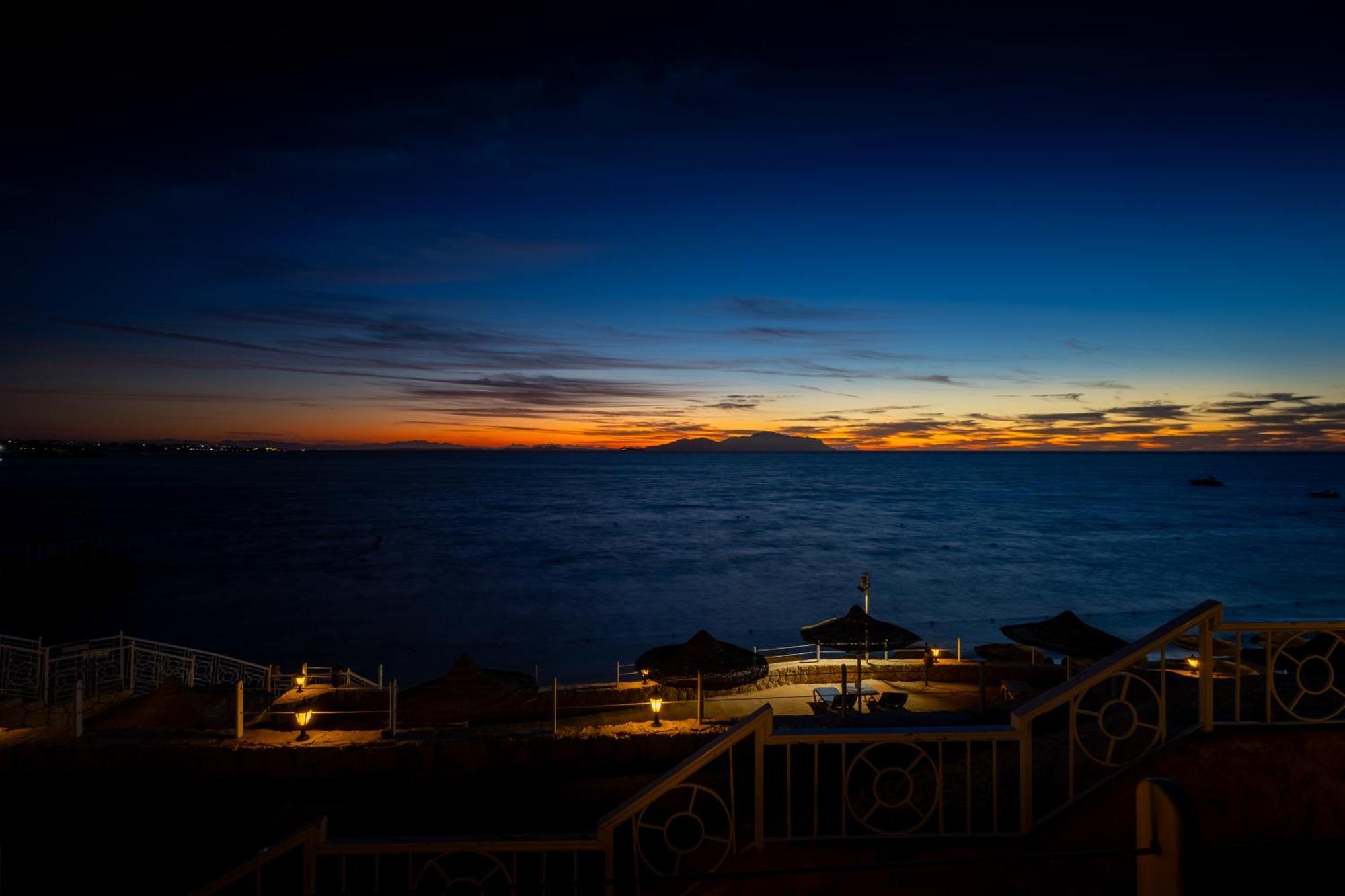 Sultan Gardens Resort Sharm El Sheikh Esterno foto Sunset at the beach