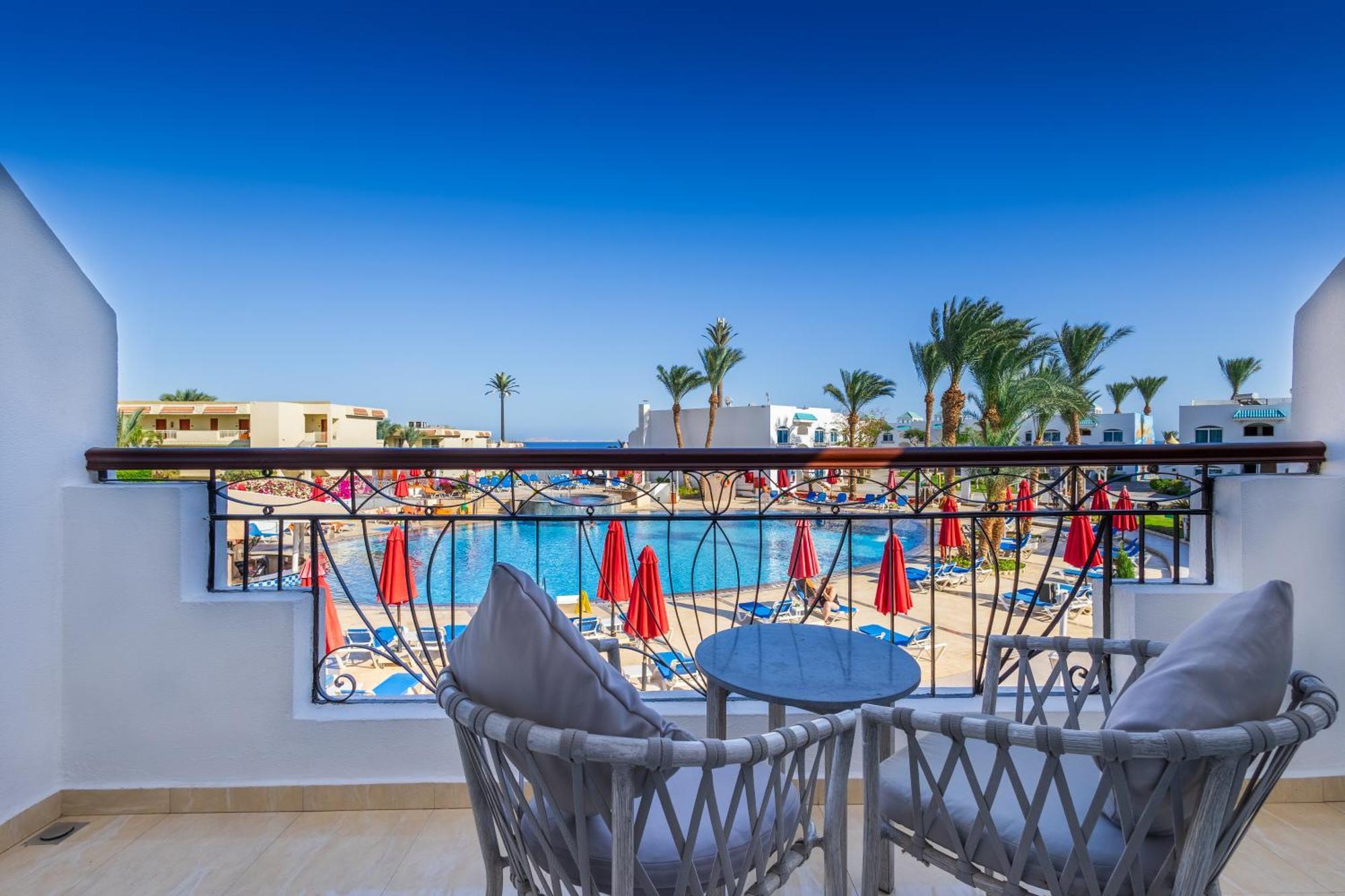 Sultan Gardens Resort Sharm El Sheikh Esterno foto Balcony of a hotel room
